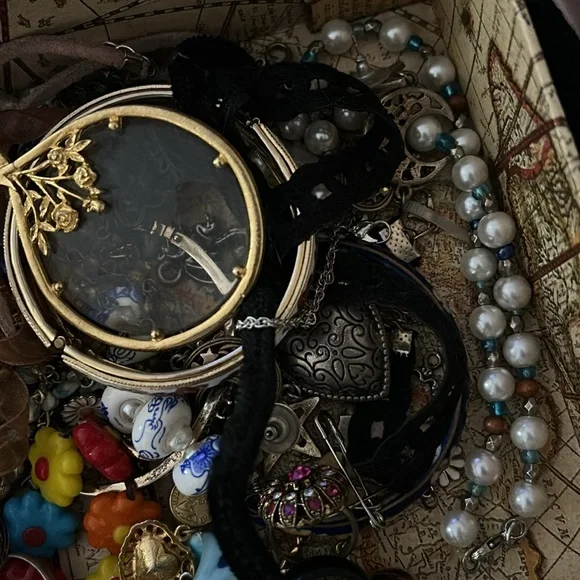 Mystery Jewelry Lot - Picture 5 of 6